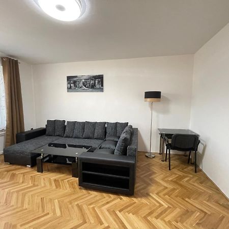 Apartman Jnj Velkomoravska Olomouc Bagian luar foto