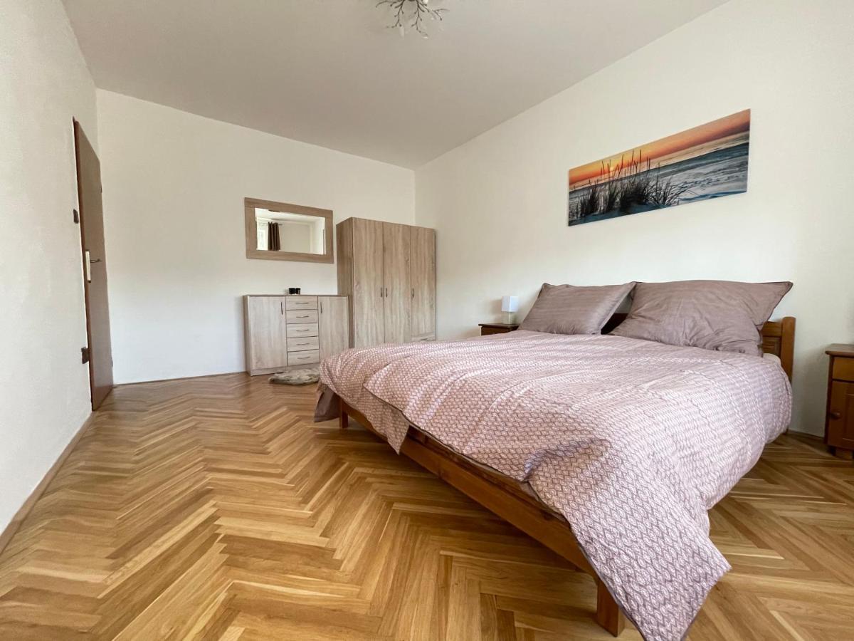 Apartman Jnj Velkomoravska Olomouc Bagian luar foto
