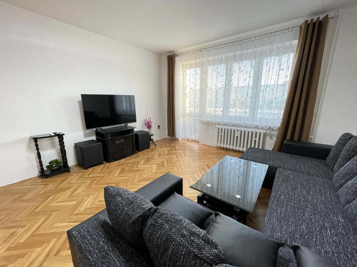 Apartman Jnj Velkomoravska Olomouc Bagian luar foto